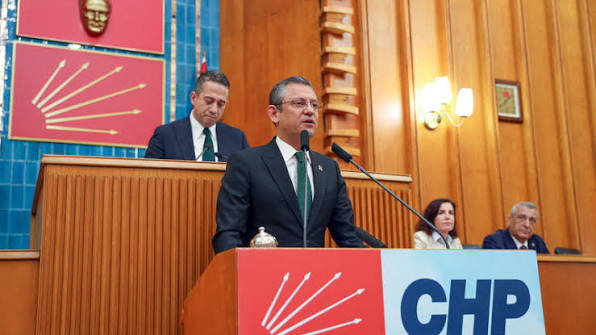 Meclis'te Deprem: CHP'den Kopan 91 Vekil "Yeni Parti"yi Kurdu, Ana Muhalefet Koltuğu El Değiştirdi