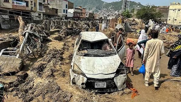 Pakistan'ın Kuzeybatısında Kanlı Gece: Kontrol Noktasına İntihar Saldırısında 15 Güvenlik Görevlisi Öldü