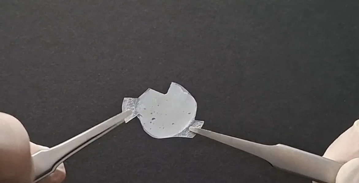 İspanyol Bilim İnsanlarından Devrim Niteliğinde Buluş: Yeni Nanomalzeme Yüzey Sıcaklığını Elektriğe İhtiyaç Duymadan 12,9 Derece Düşürdü