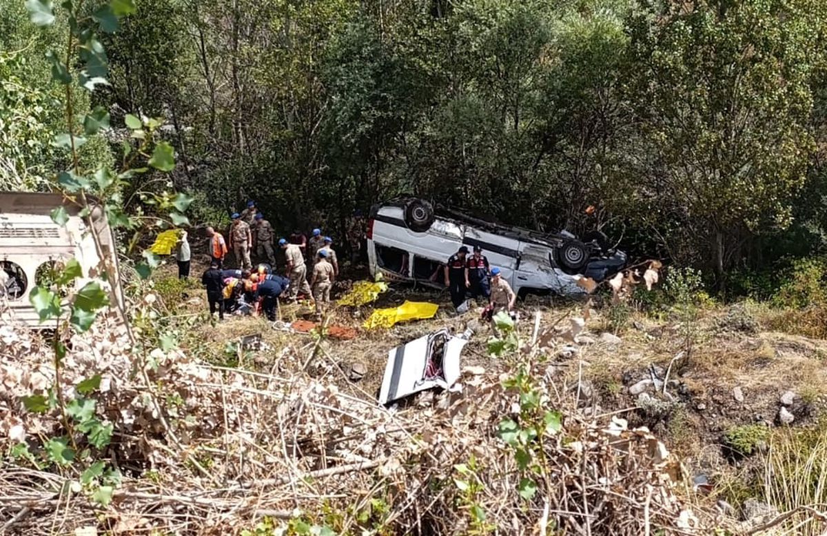 Suşehri’nde Feci Minibüs Kazası: 4 Ölü, 10 Yaralı