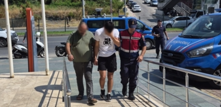 Alanya'da uyuşturucu operasyonu: 700 gram es**r ele geçirildi, 2 tutuklama