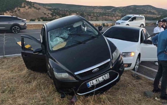 Bingöl'de Trafik Kazası: İki Araç Çarpıştı, 3 Yaralı