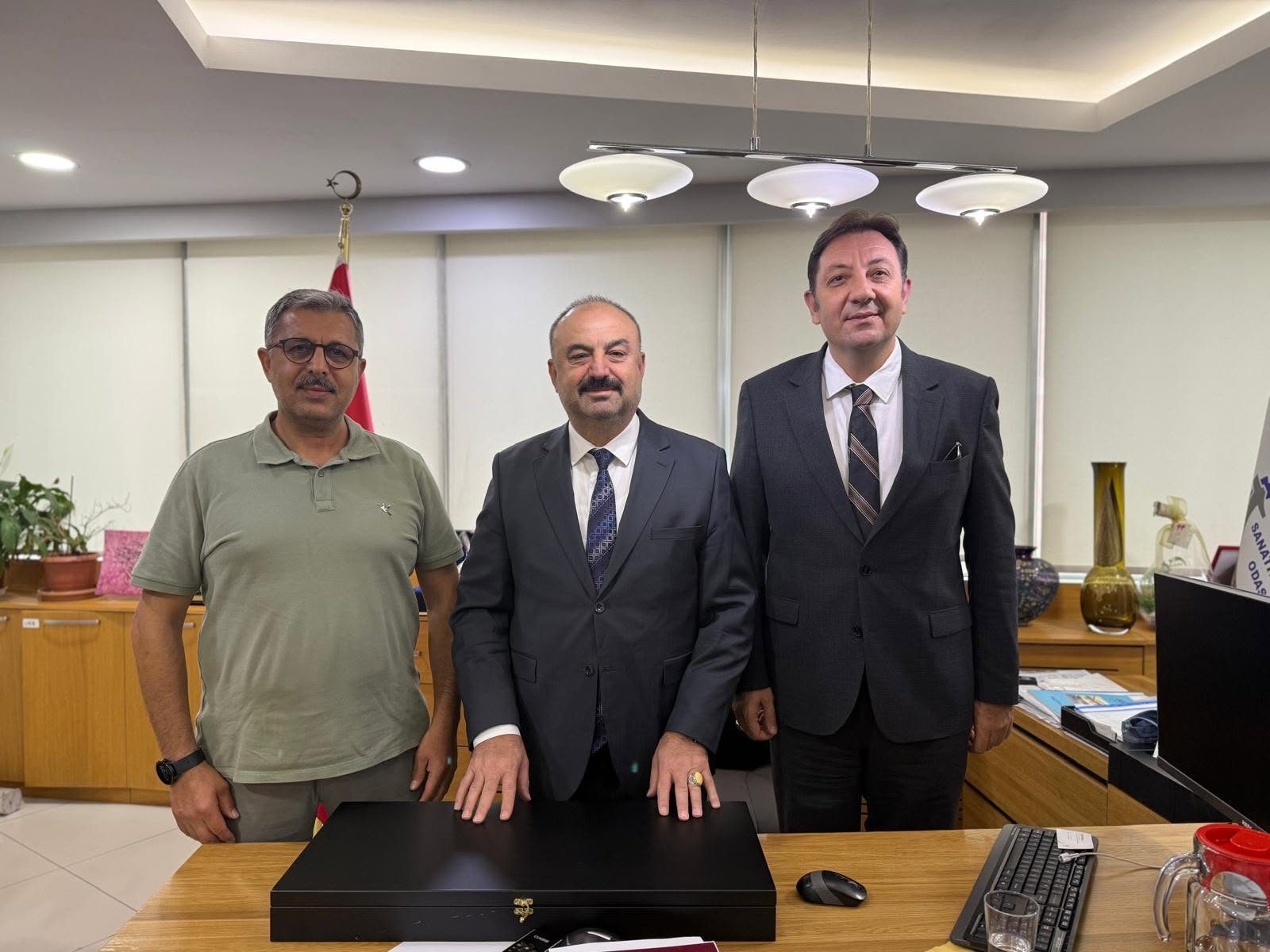 UEB Genel Merkezi’nde Üst Düzey Zirve: Türk Esnafı Dijital Çağa ve Küresel İhracata Hazırlanıyor!