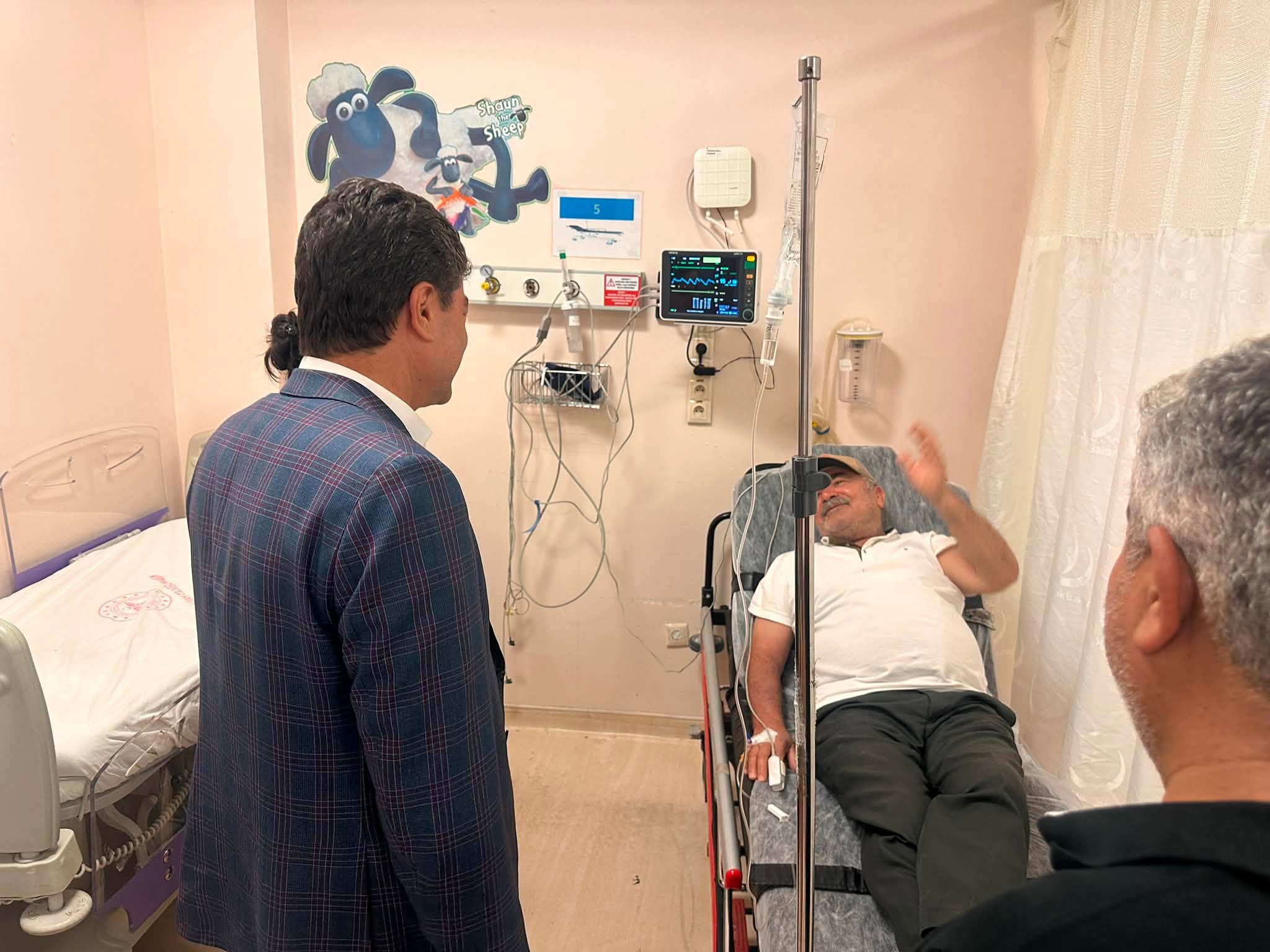 Necmettin Erkan’dan Gönüllere Dokunan Ziyaret: Kaman Devlet Hastanesi’nde Her Hastayla Tek Tek İlgilendi!