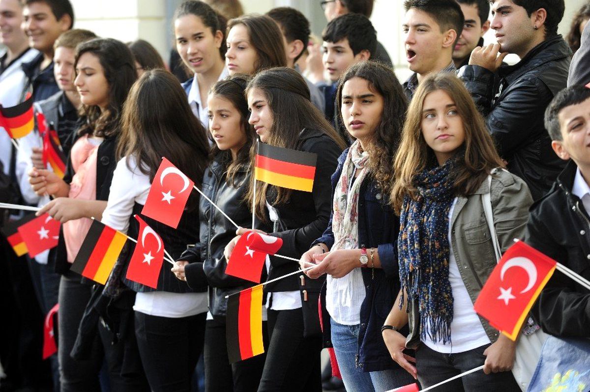 Avrupa'da Türkleri Etkileyen Gelişmeler Vatandaşlık Zorlaşıyor