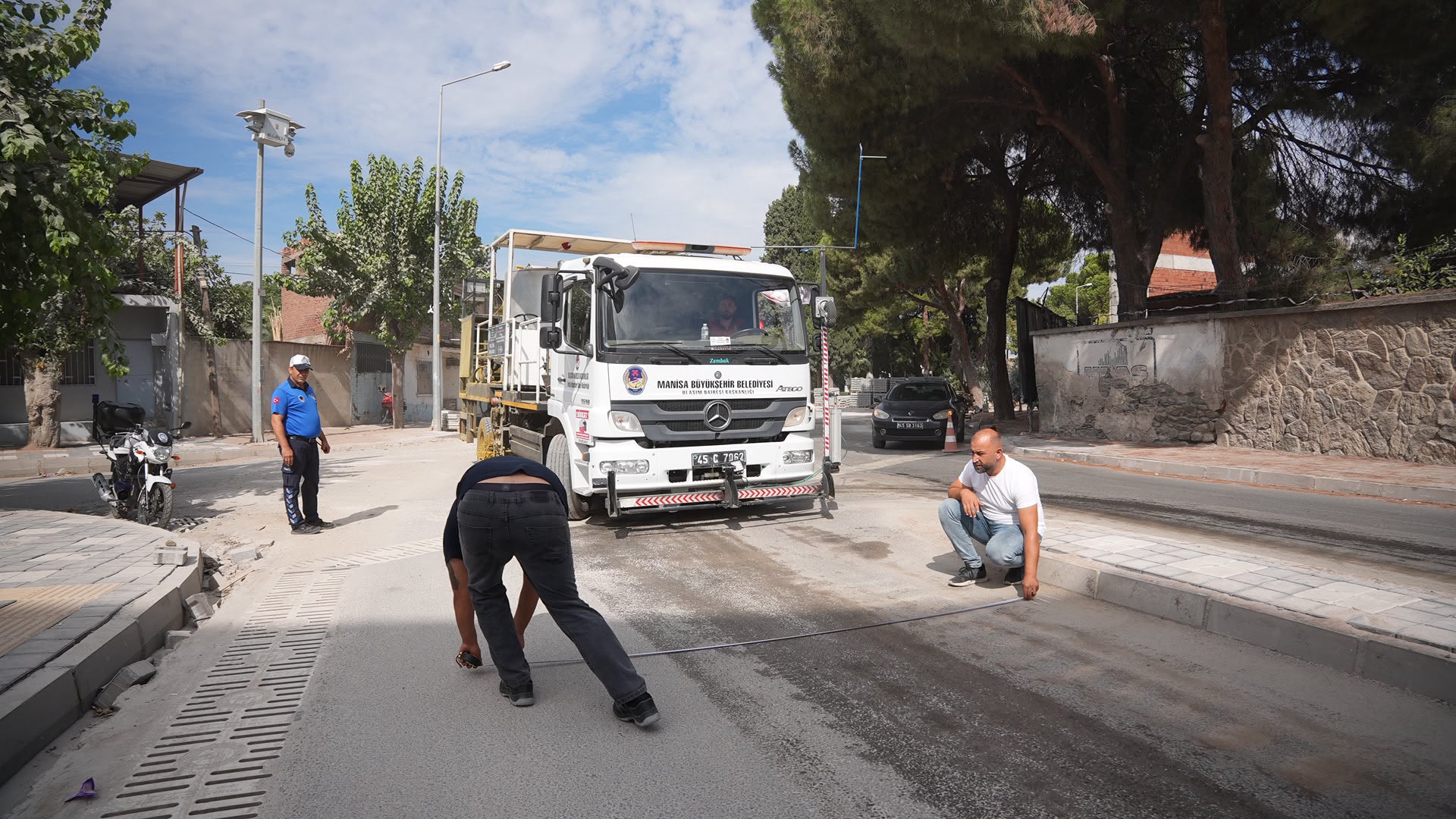 Salihli'de Şüheda ve Park Caddeleri Yenilendi