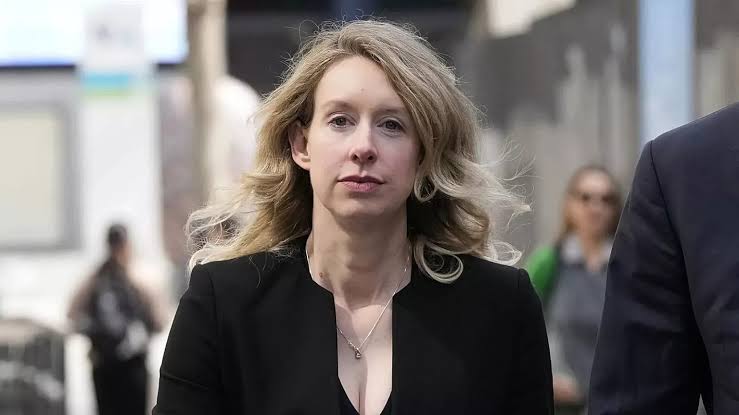 Theranos'un Kurucusu Elizabeth Holmes Erken Tahliye Ediliyor