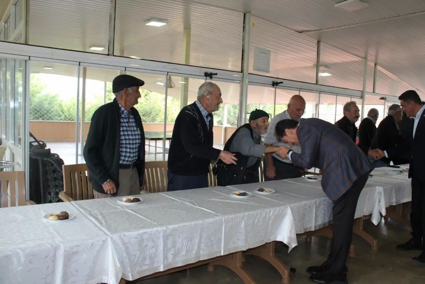 Necmettin Erkan Kırşehir'de Durmak Bilmiyor: Valilikten Huzurevine, Hastaneden Sevgi Evine Uzanan Yoğun Gün