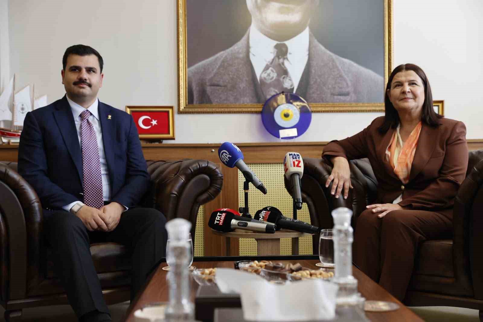 AK Parti'li İnan'dan İzmir'deki Belediye Başkanlarına "Cesur Olun" Çağrısı, Foça'da Tepkiler Sürüyor