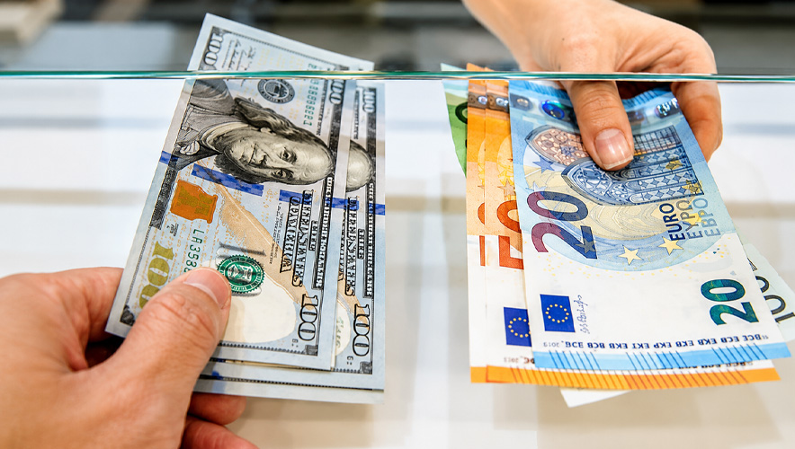 Güçlenen Dolar ve Faiz Beklentisi Altını Haftada %2,1, Gümüşü %3 Düşürdü